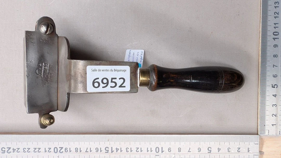 19th-century iron with its block—see photos for dimensions and condition