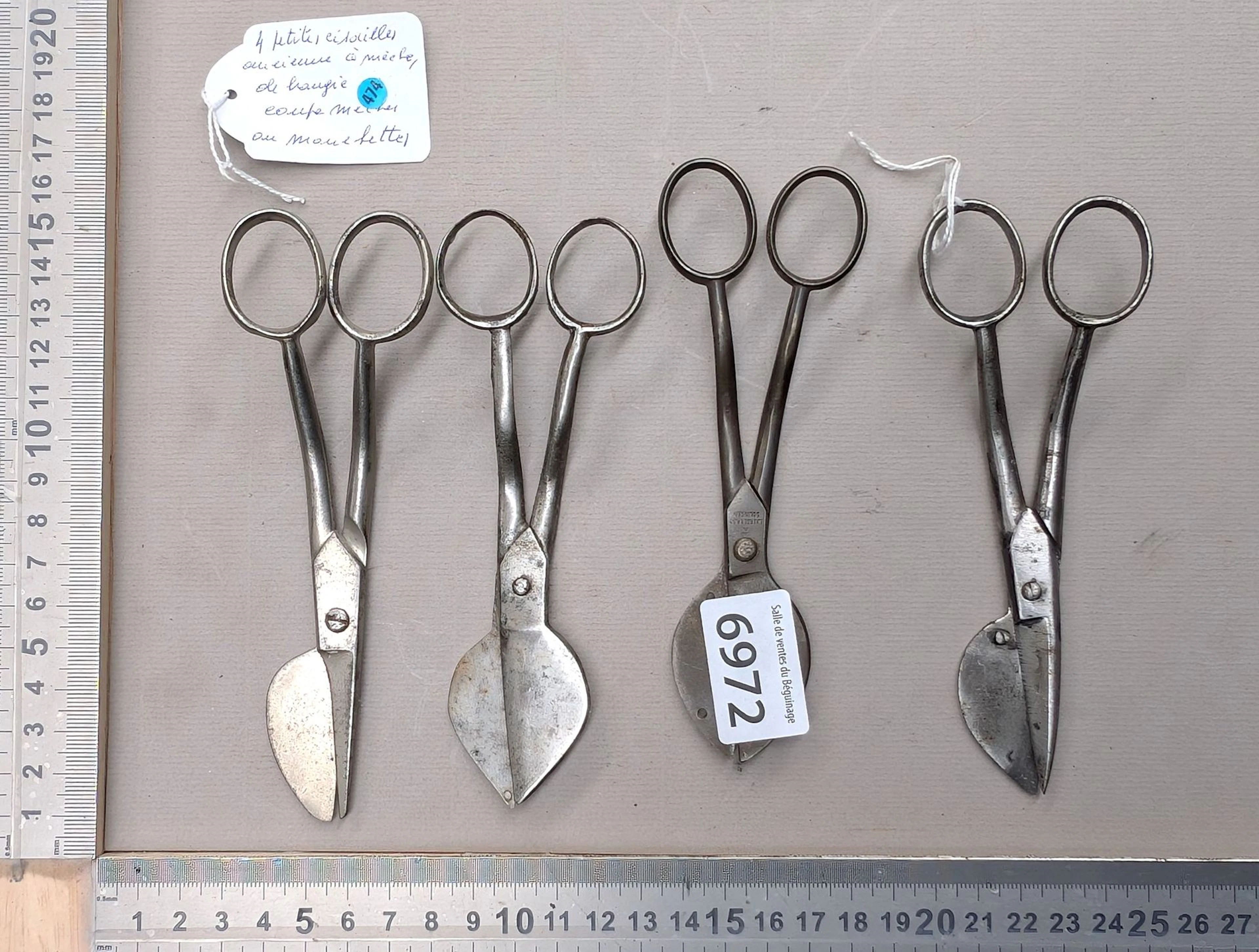 4 small antique candle wick trimmers with a spiked blade - See photos