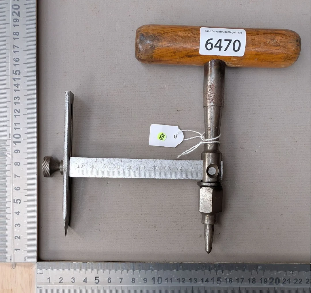 1 leather compass with washers—see photos for dimensions and condition