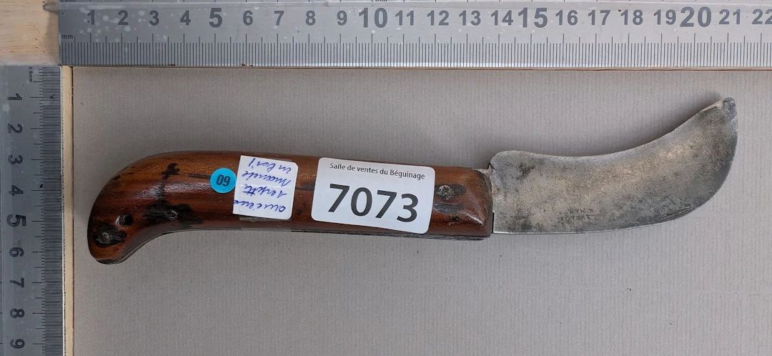 Antique pruning knife with wooden handle (folding) - See photos for
