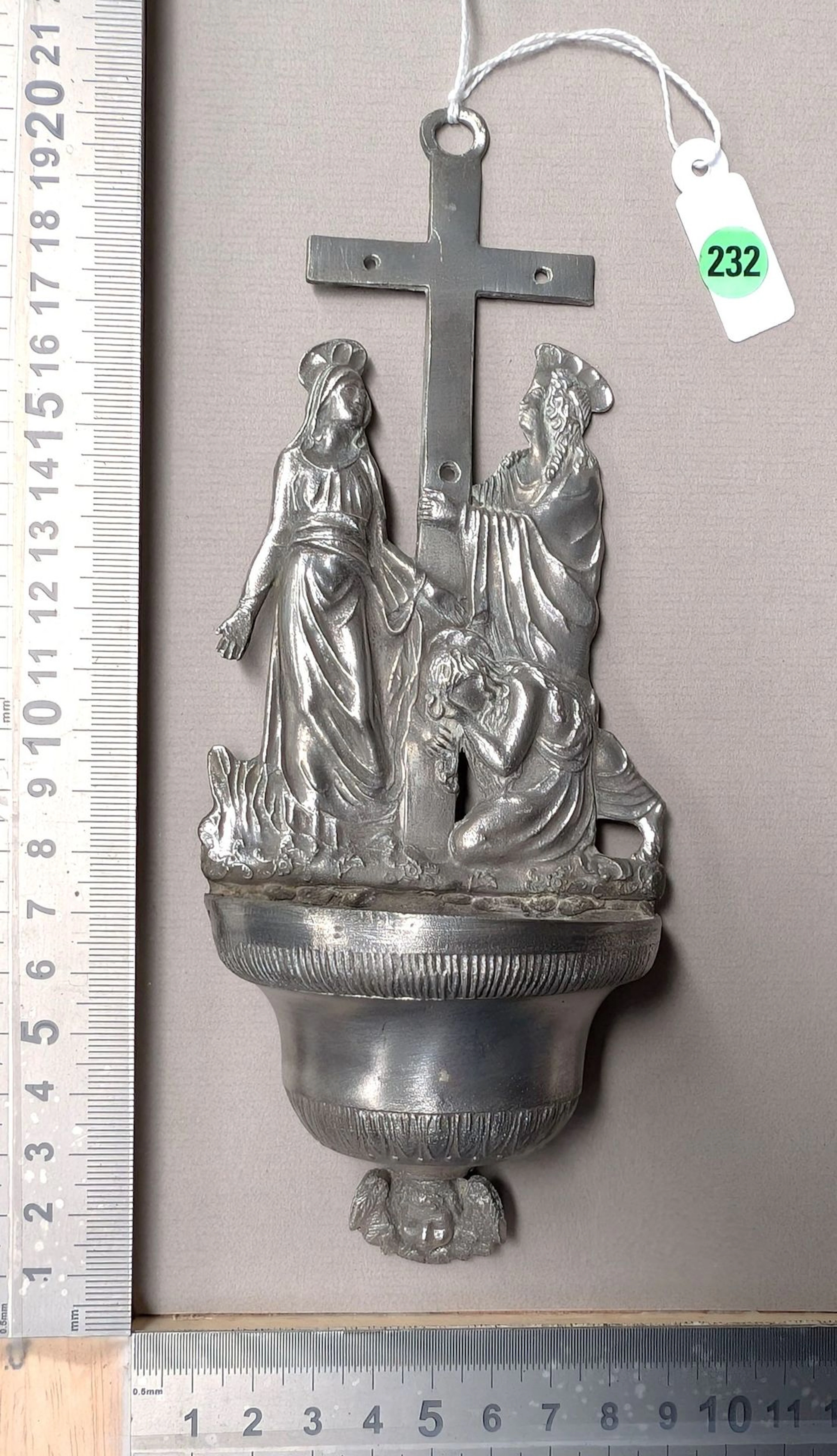 1 18th-century pewter holy water font—see photos for dimensions and condition