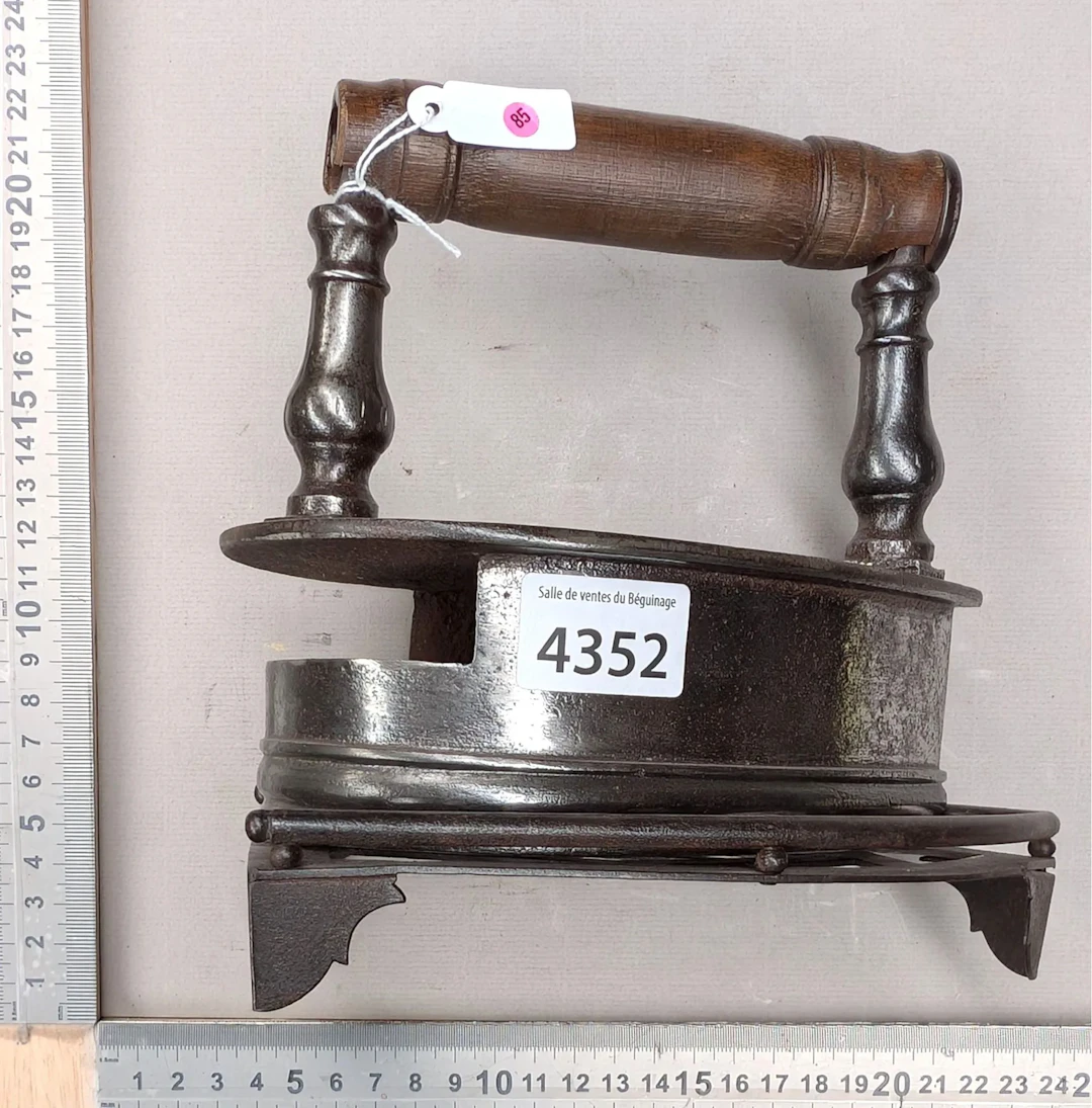 Antique iron - See photos for dimensions and condition