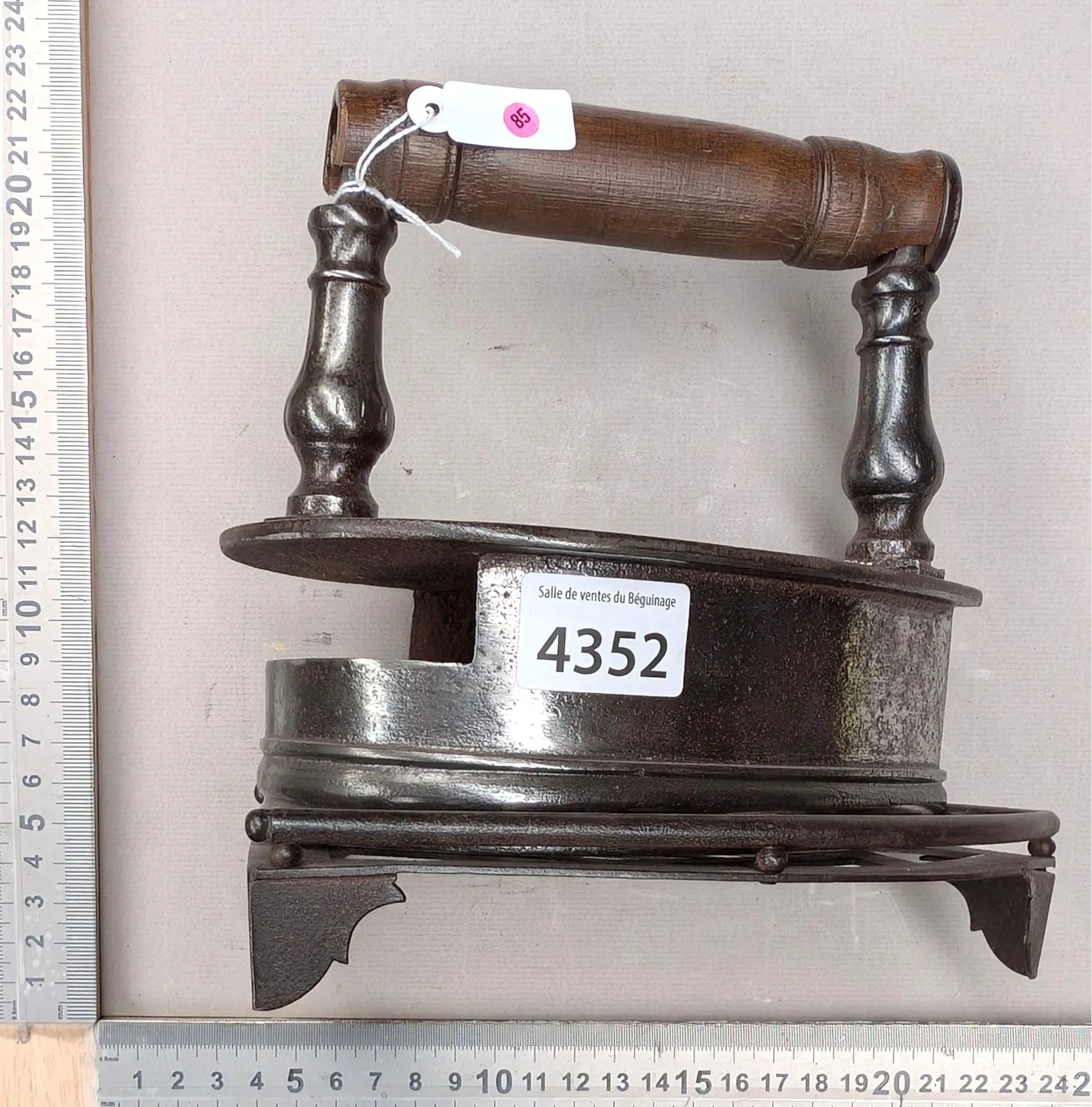 Antique iron - See photos for dimensions and condition