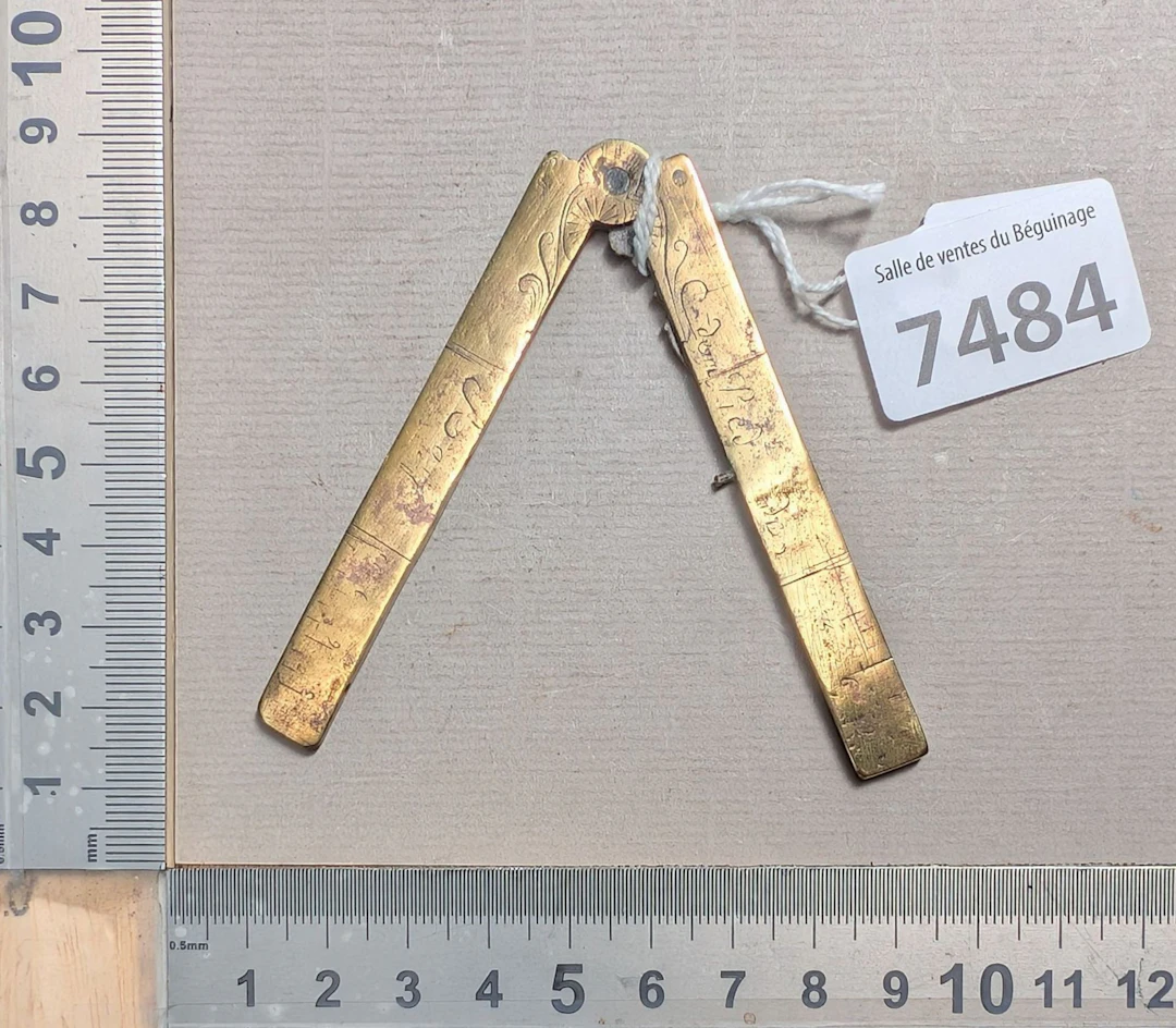 1 18th-century brass "King's Foot" - See photos for dimensions and condition