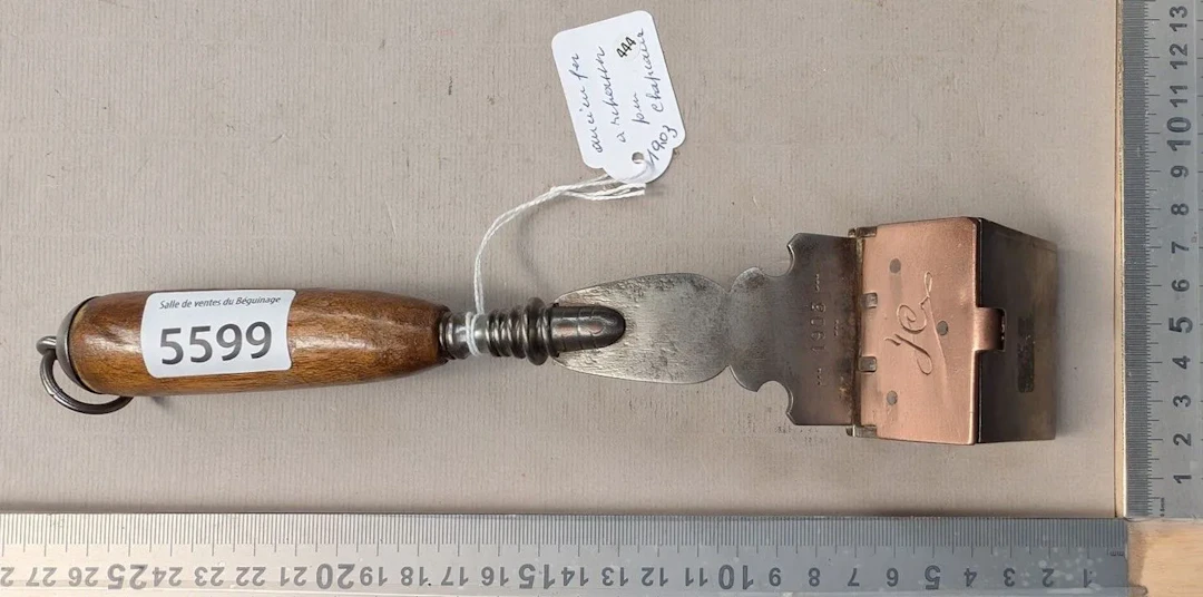 Hat iron, dated 1903—see photos for dimensions and condition