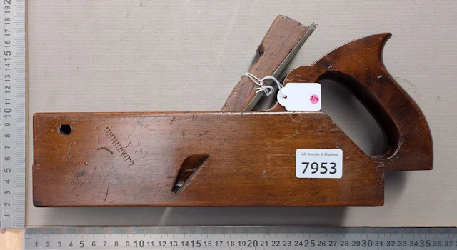 1 antique plane—see photos for dimensions and condition