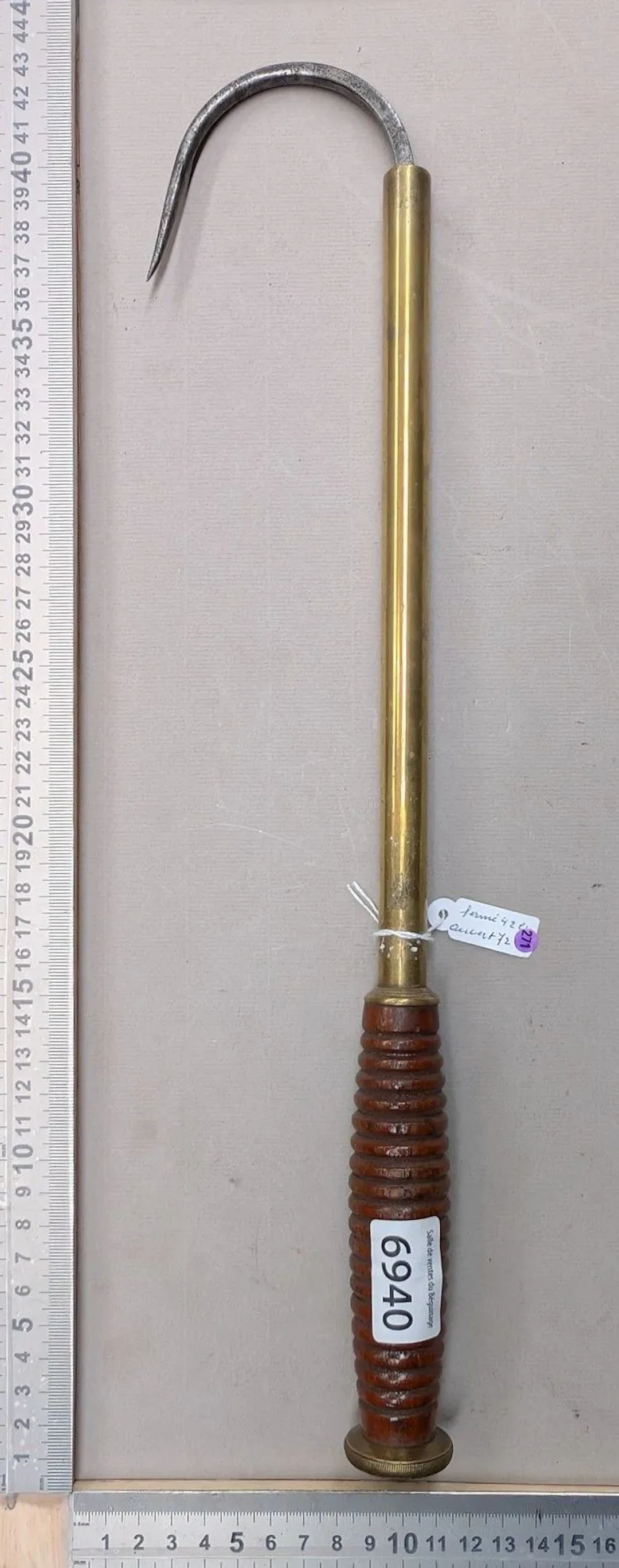 1 antique salmon hook, 72 cm when open, 42 cm when closed—see photos