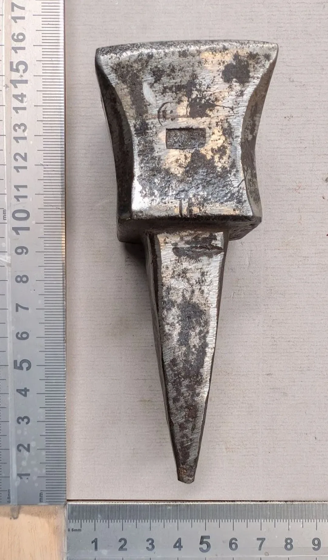 Small 18th-century wrought-iron anvil, stamped - See photos for dimensions
