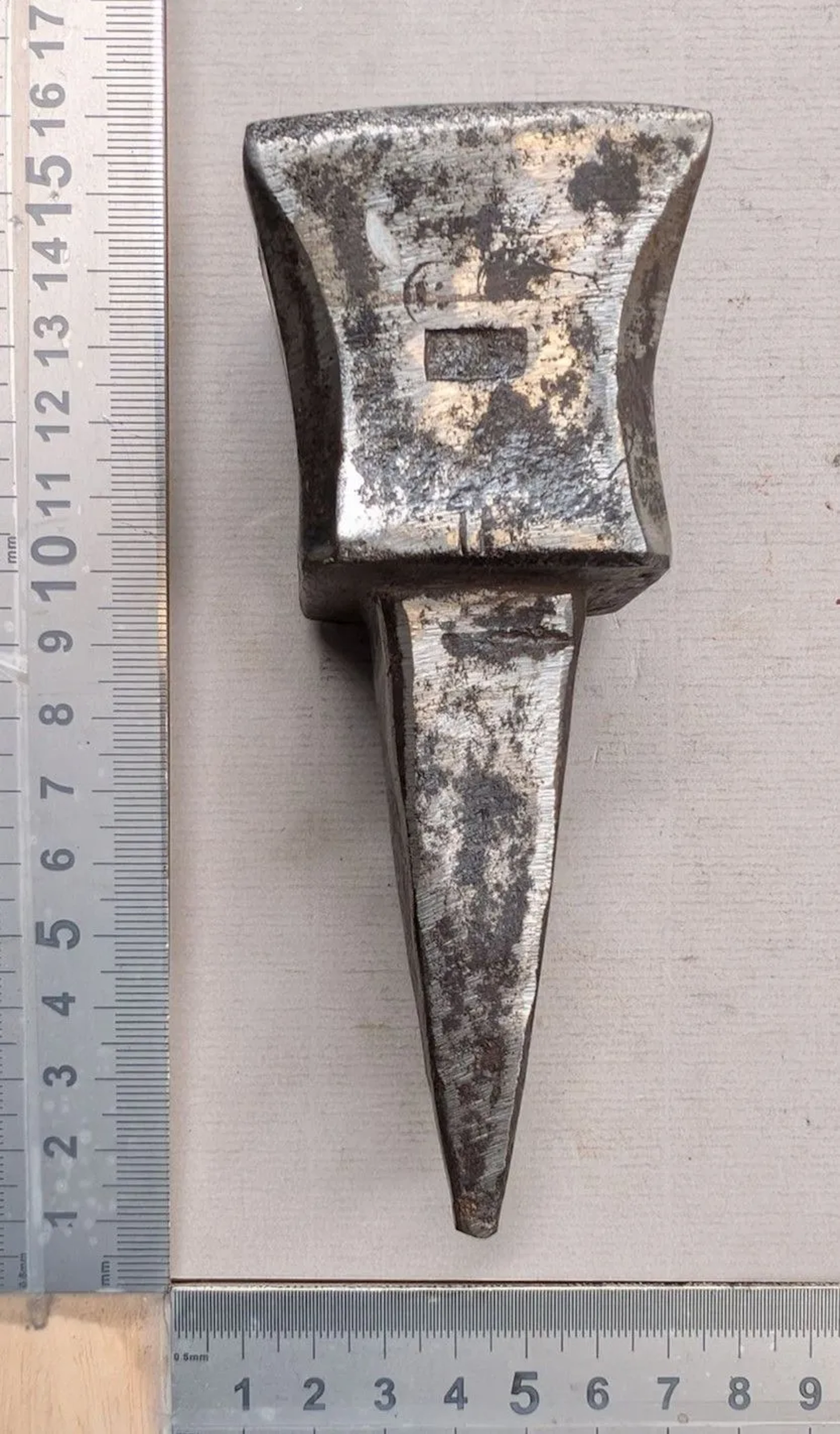 Small 18th-century wrought-iron anvil, stamped - See photos for dimensions