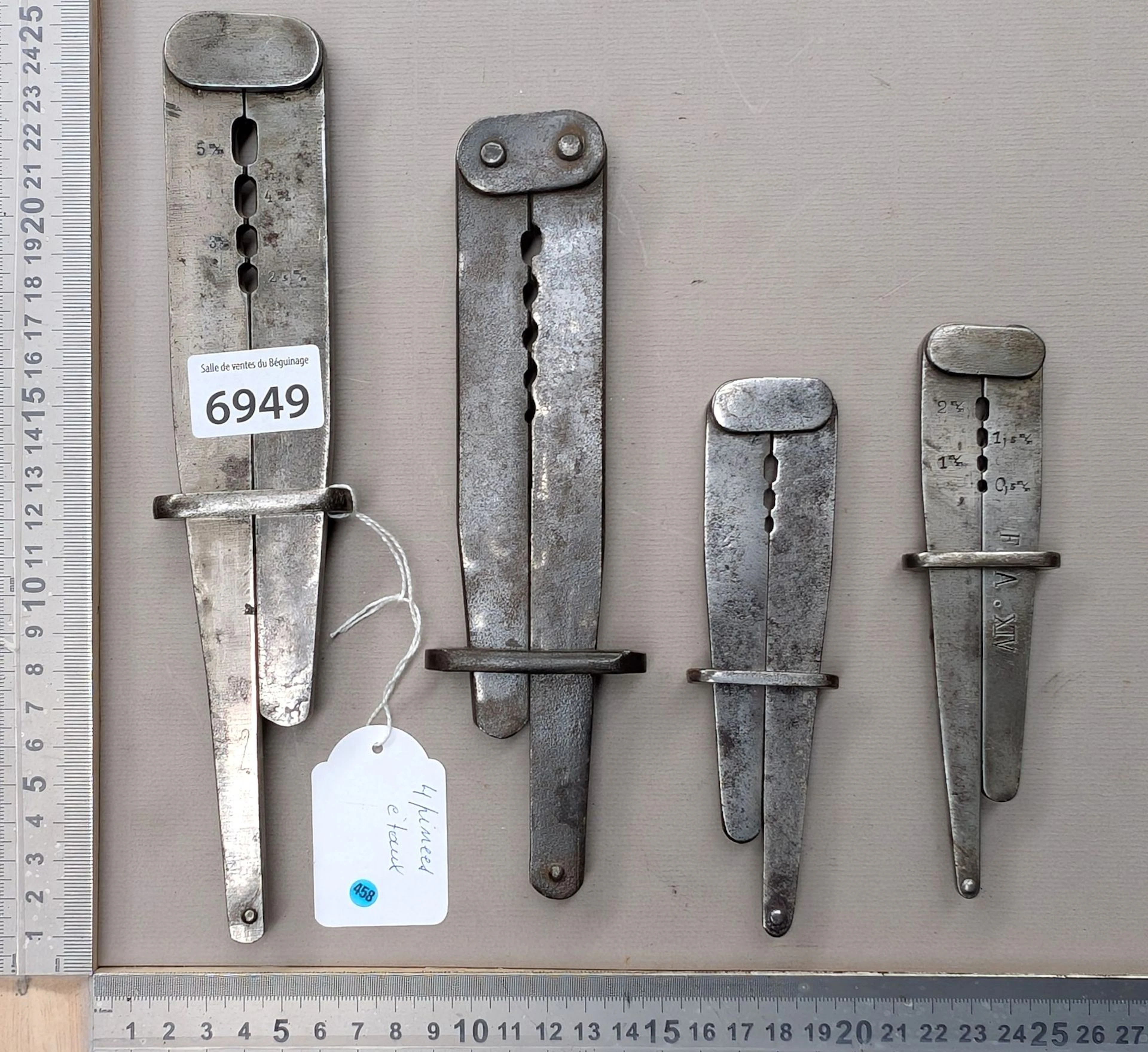 4 clamps - See photos for dimensions and condition