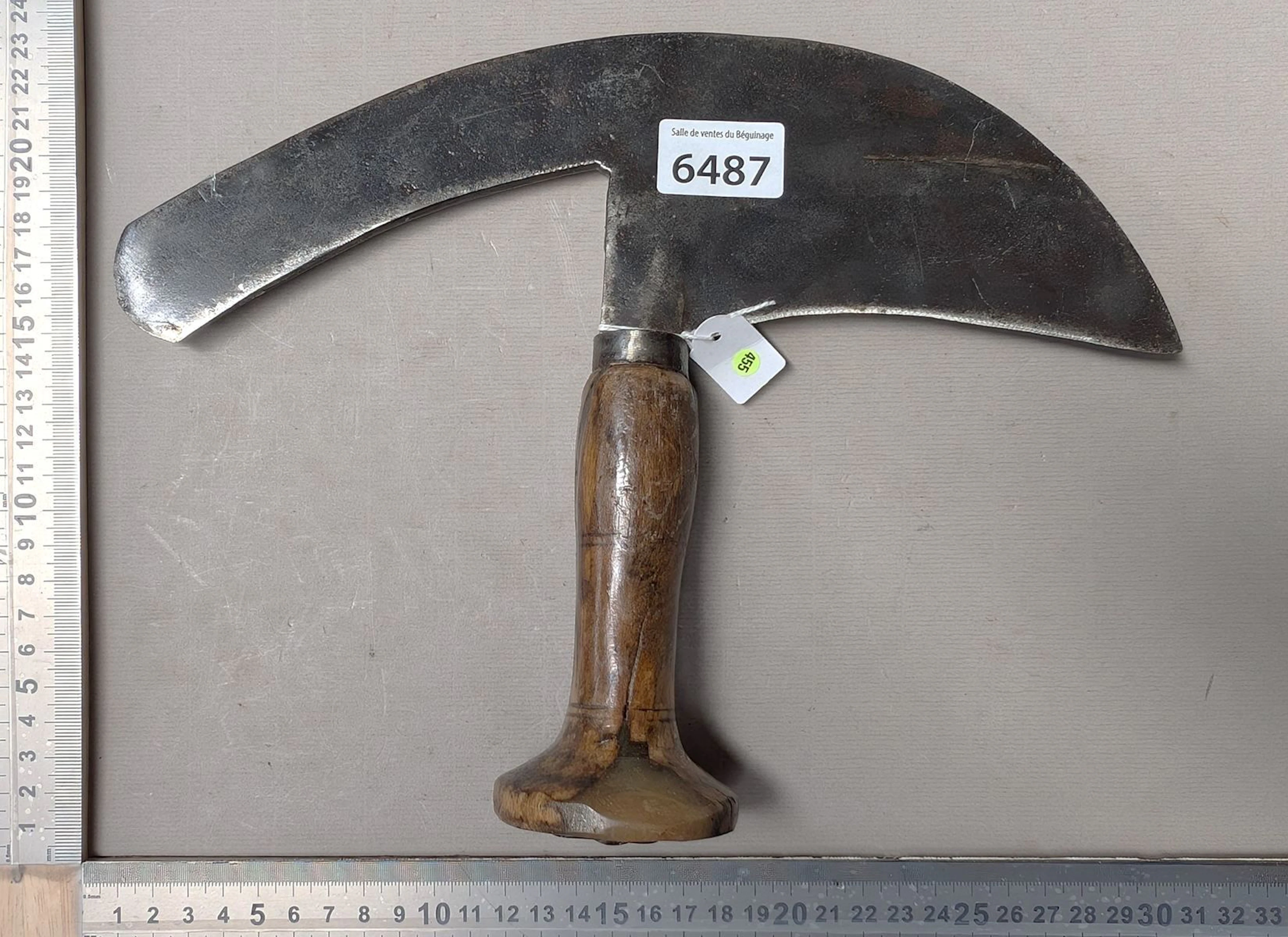 1 heel-type pruning knife for vineyards—see photos for dimensions and condition