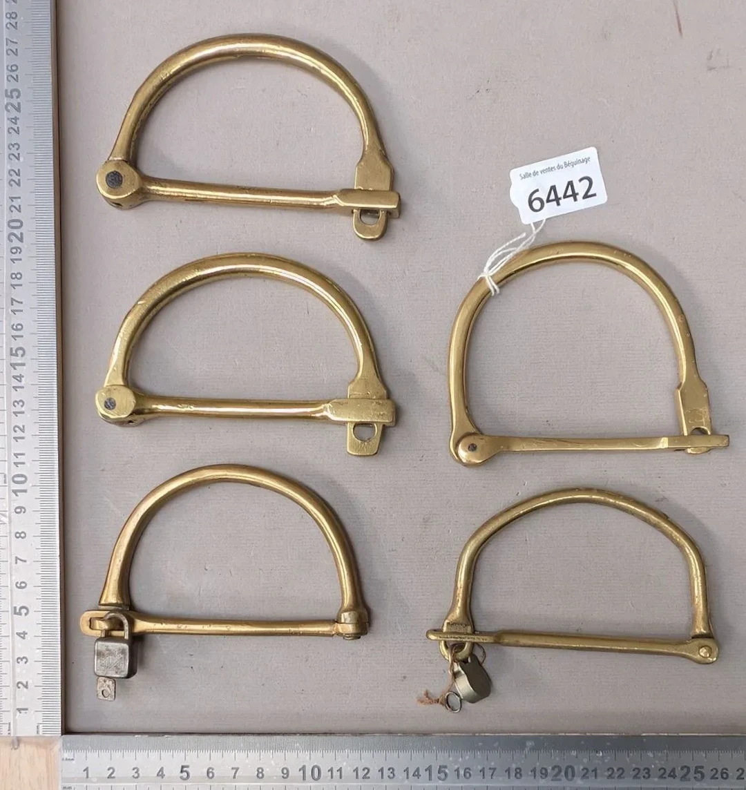 5 old padlocks, two of which come with keys—see photos for dimensions