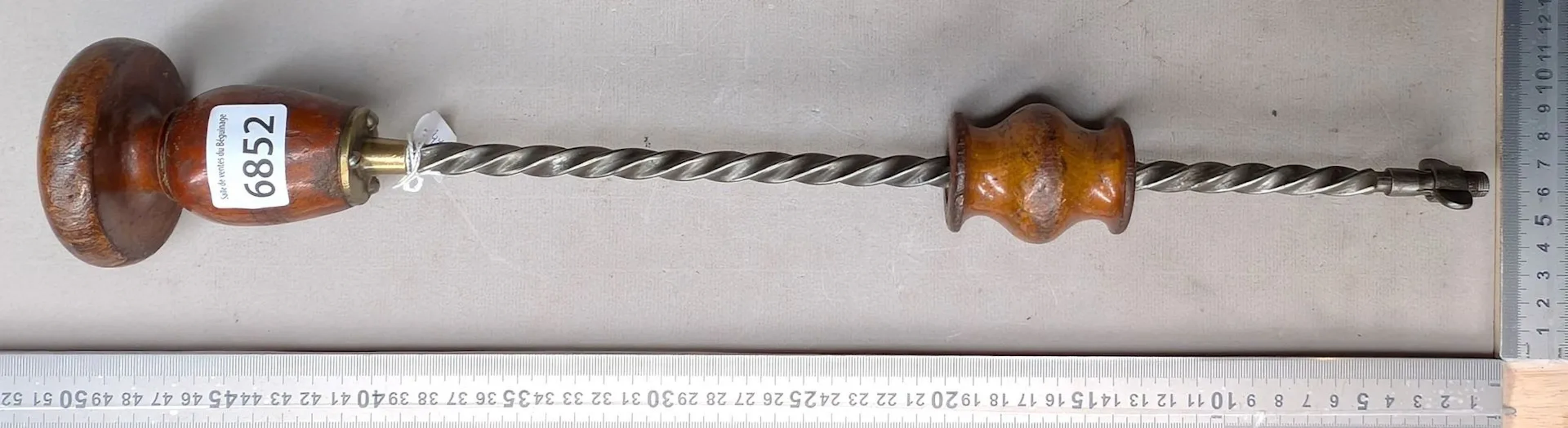 1 vintage spiral ratchet screwdriver—see photos for dimensions and condition