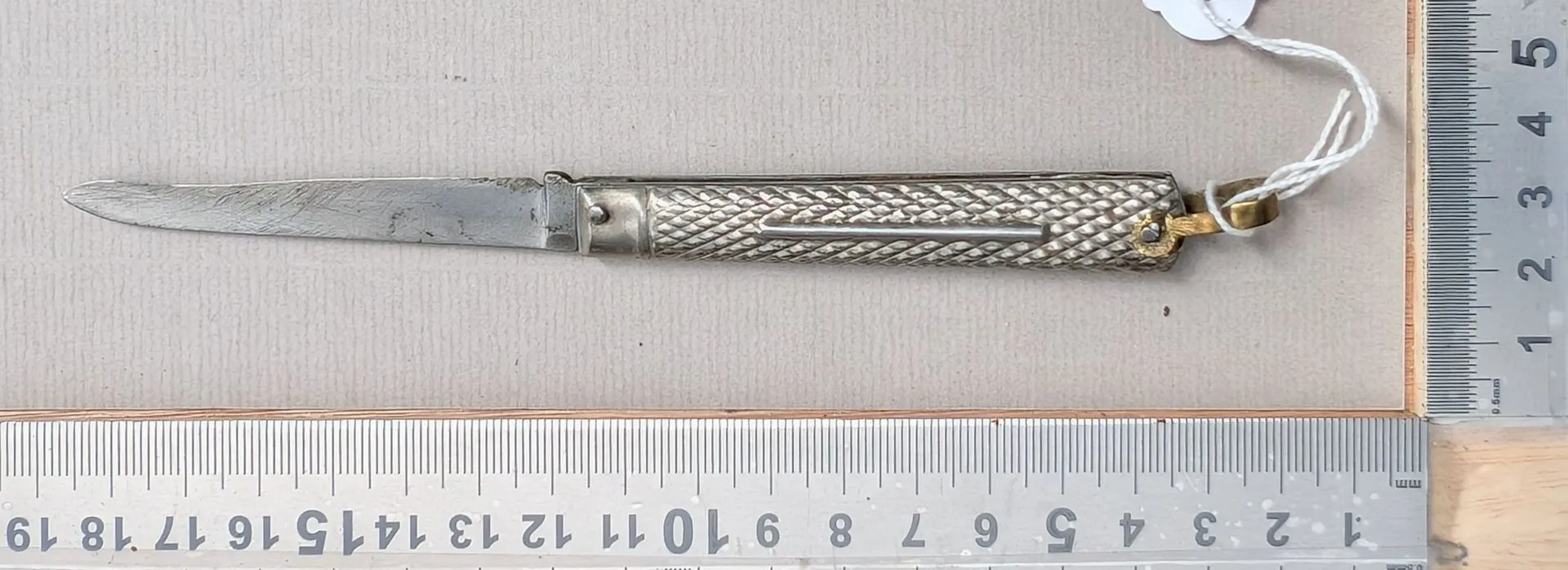 Antique single-blade pocket knife—see photos for dimensions and condition