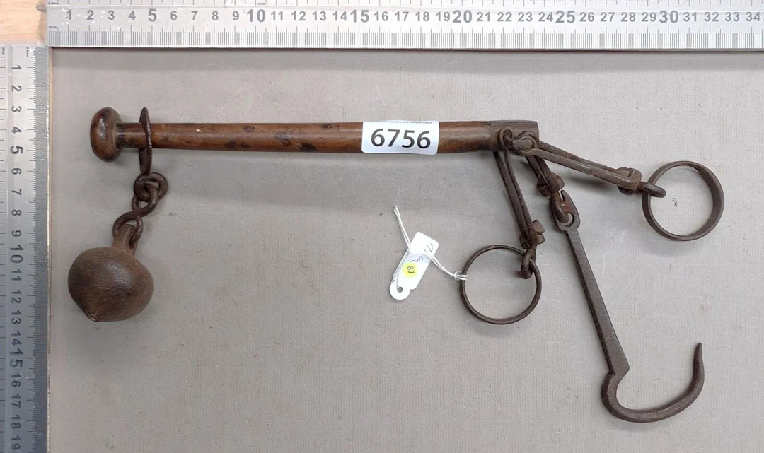 Antique 18th-century Roman-style scale—see photos for dimensions and condition
