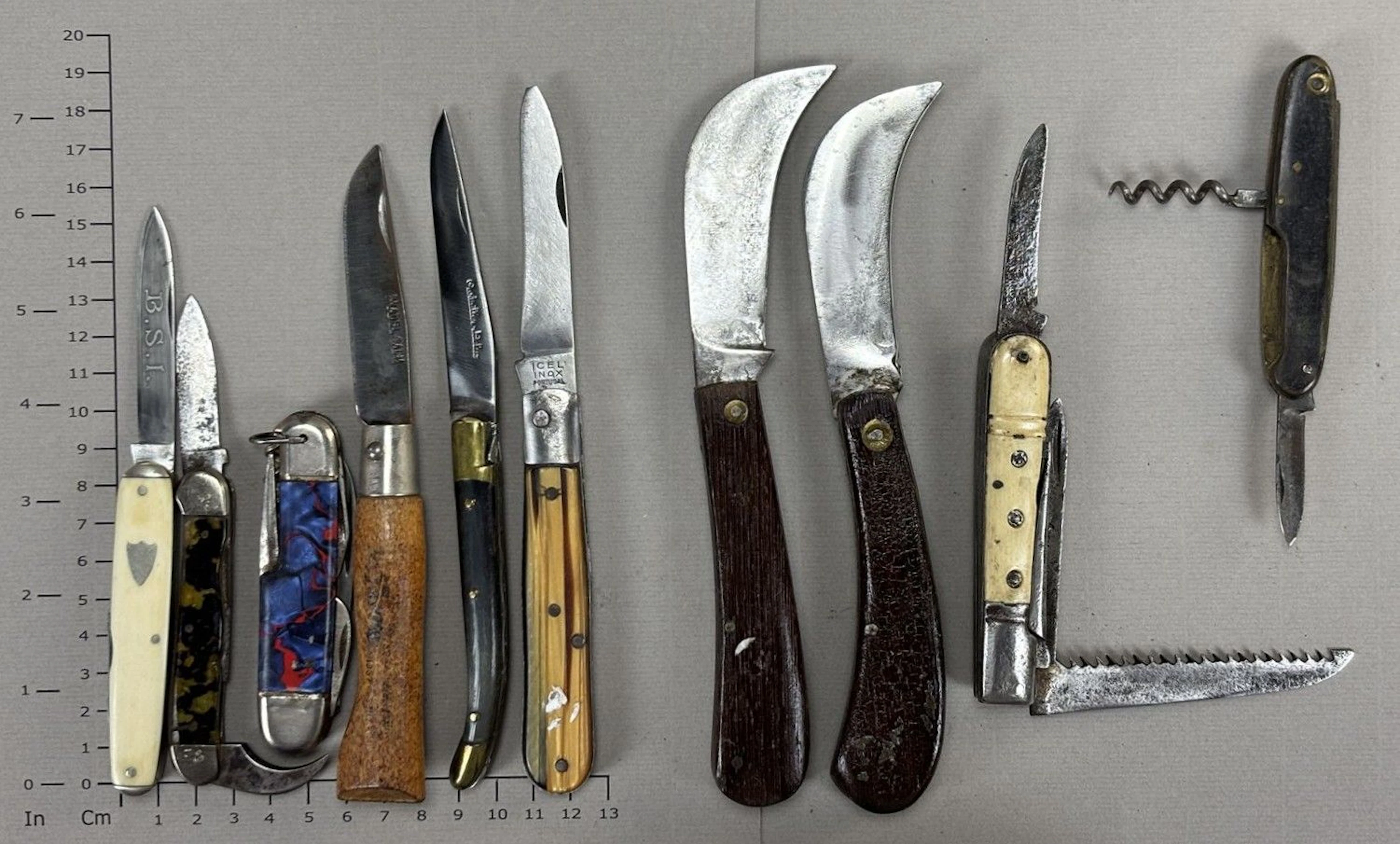 Set of antique knives or pocket knives—see photos for dimensions and condition