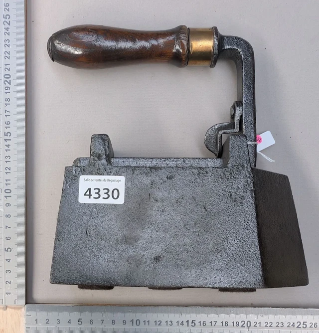 Antique iron - See photos for dimensions and condition