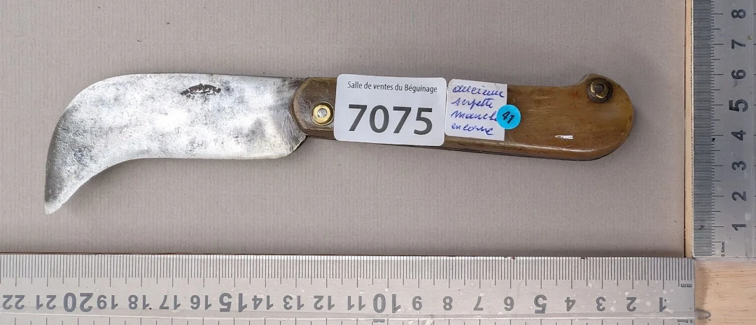 Antique pruning knife with a horn handle (folding) - See photos for