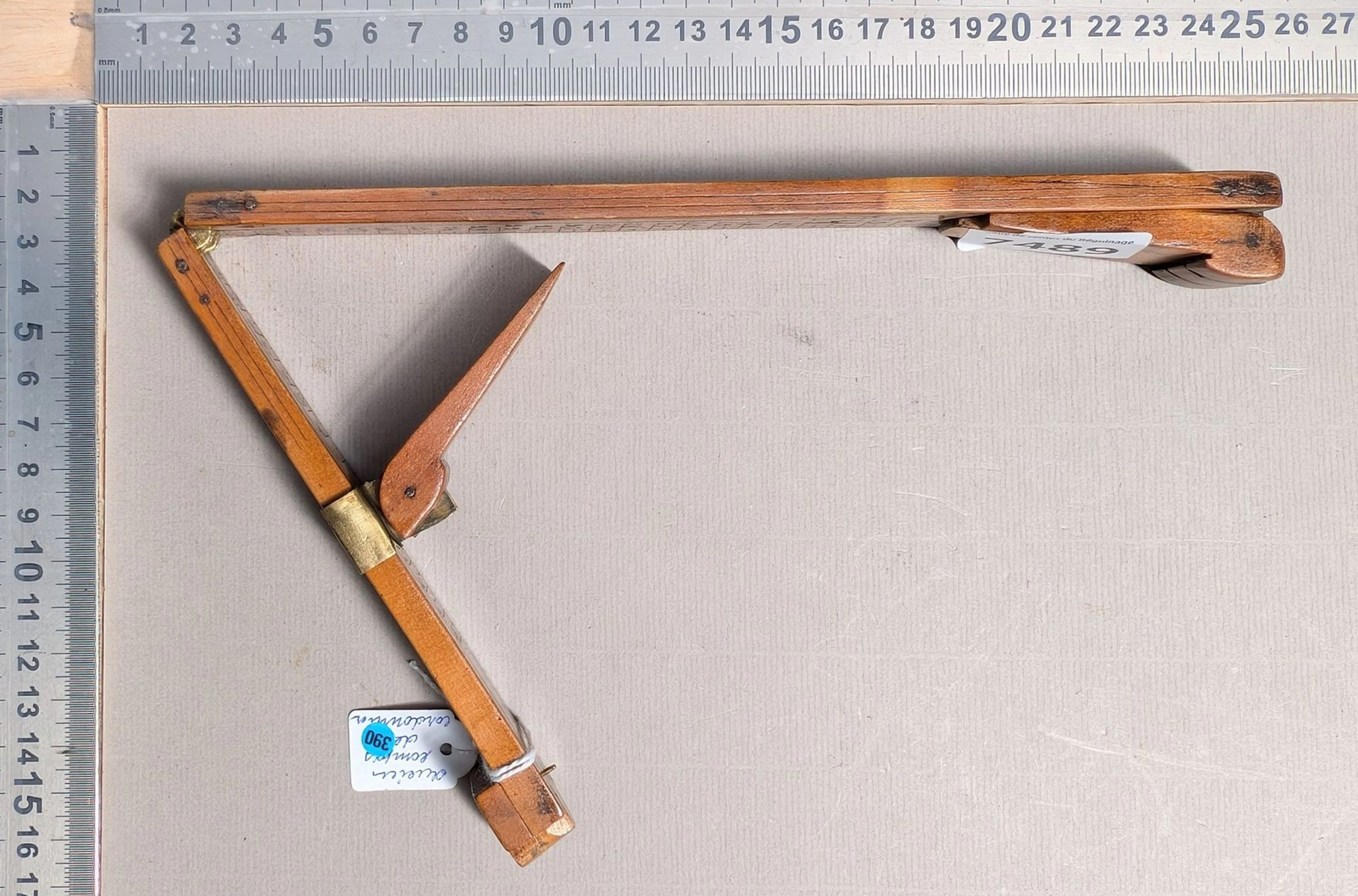1 wooden shoemaker's compass—see photos for dimensions and condition
