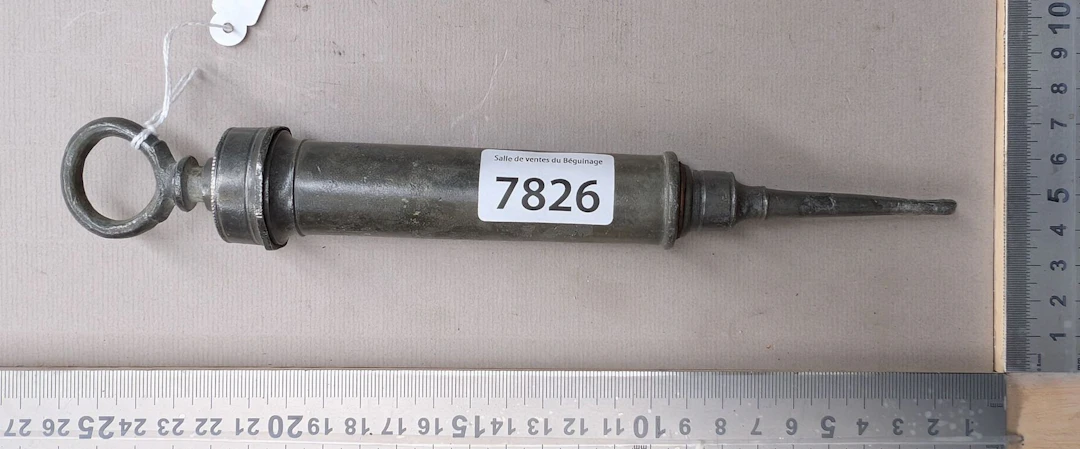 1 antique enema syringe - See photos for dimensions and condition
