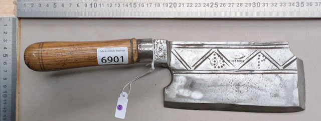 1 antique wrought-iron pig trough with a stamp — See photos for dimensions