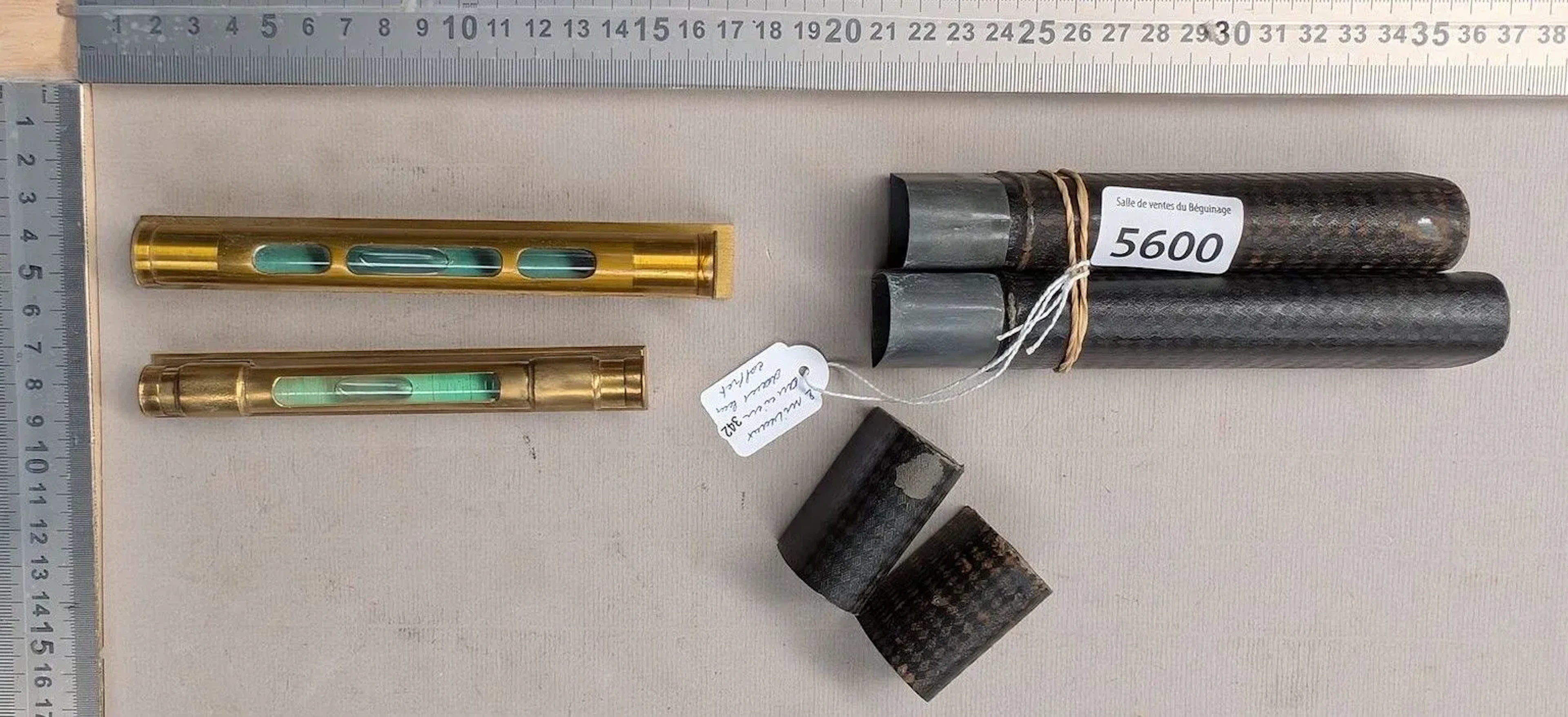 2 antique brass levels in their case—see photos for dimensions and condition
