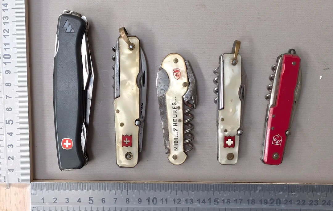 5 antique knives—see photos for dimensions and condition