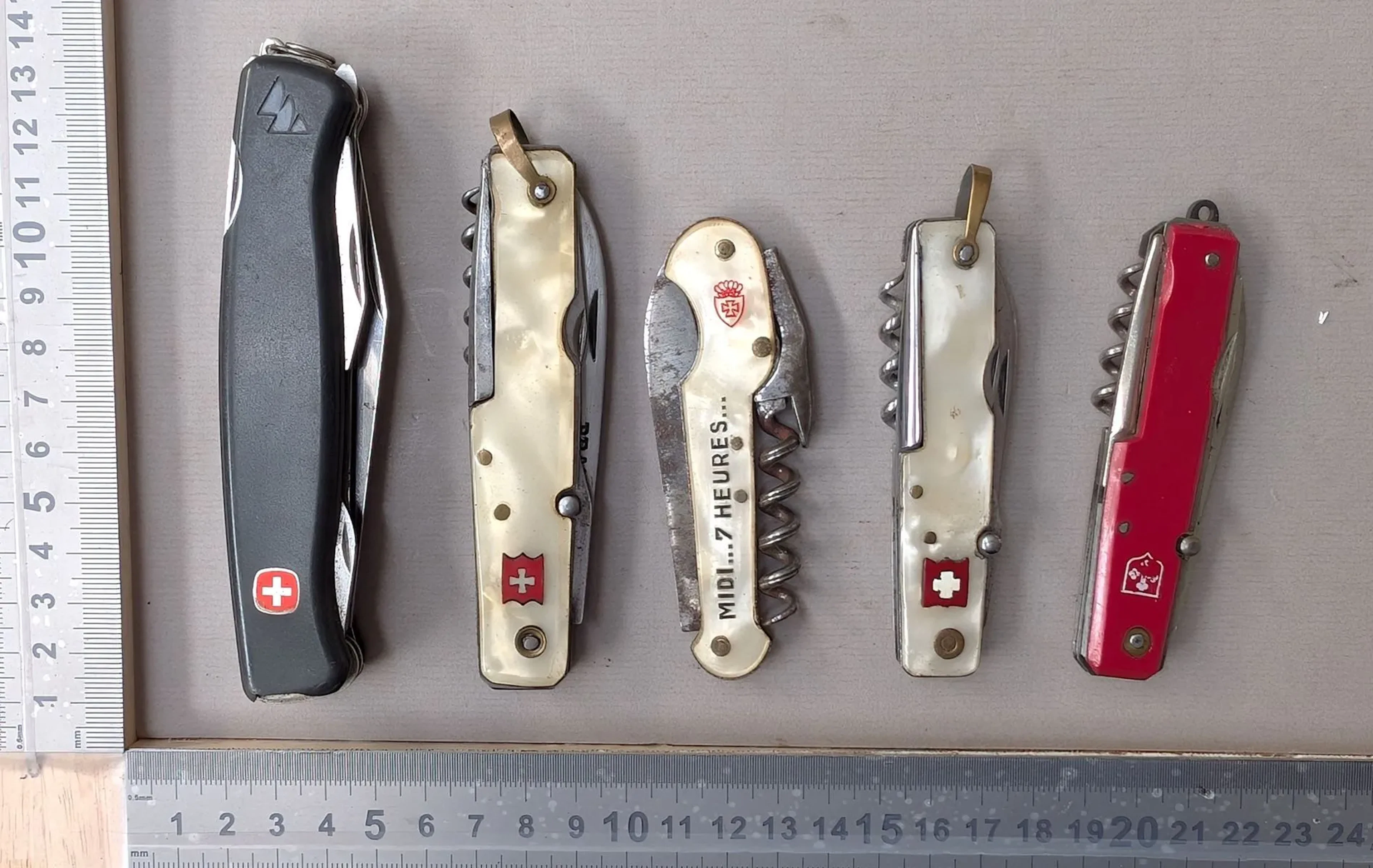 5 antique knives—see photos for dimensions and condition