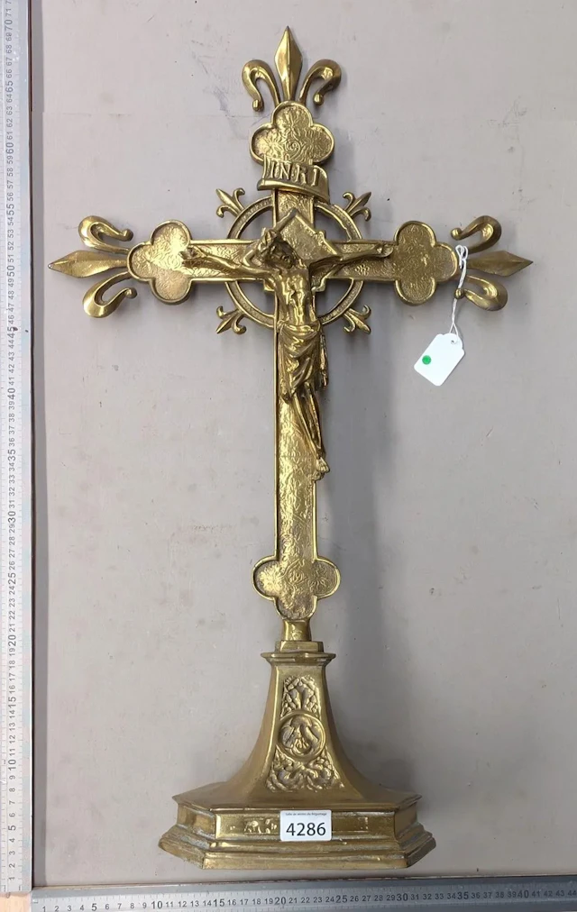 A very beautiful bronze crucifix—date unknown? - See photos for dimensions