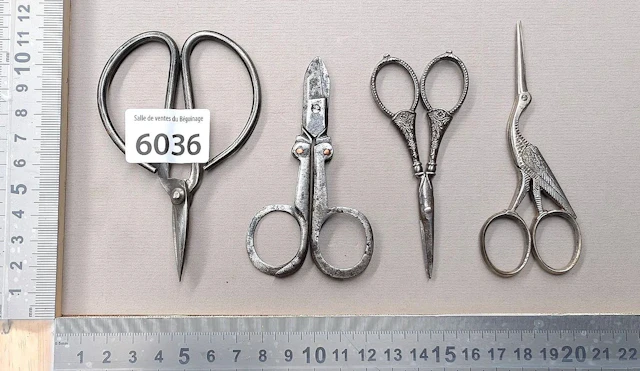 4 antique mini scissors—see photos for dimensions and condition