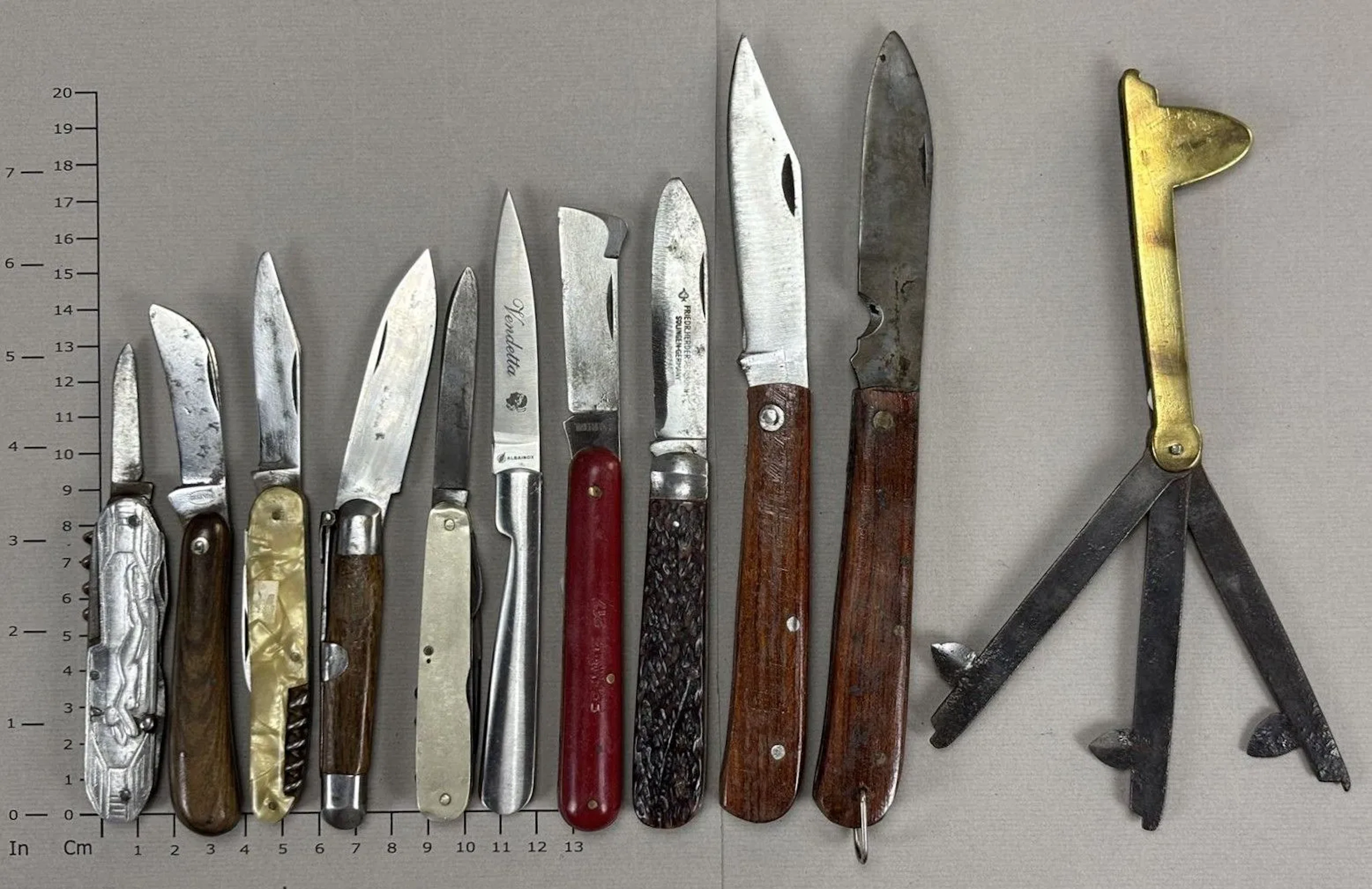 Set of antique knives or pocket knives—see photos for dimensions and condition