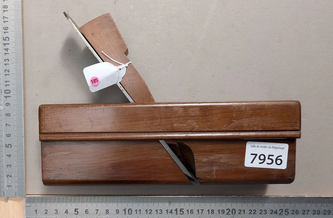 1 antique plane—see photos for dimensions and condition