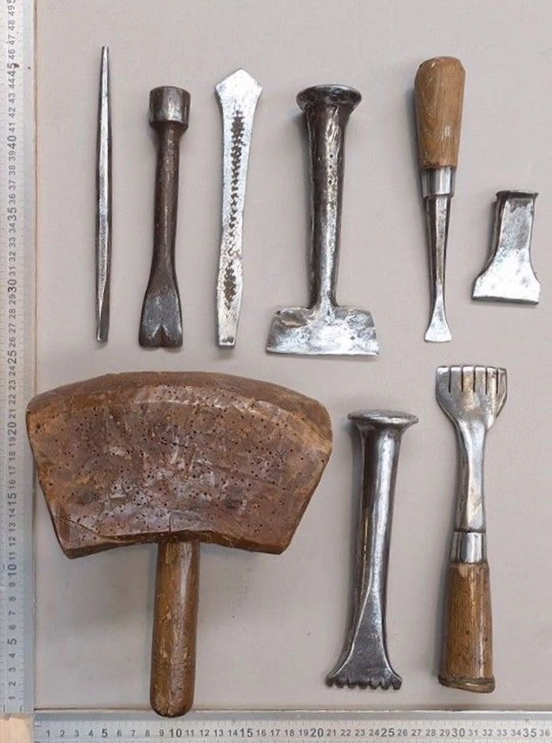 Stone mason's and sculptor's tools—see photos for dimensions and condition