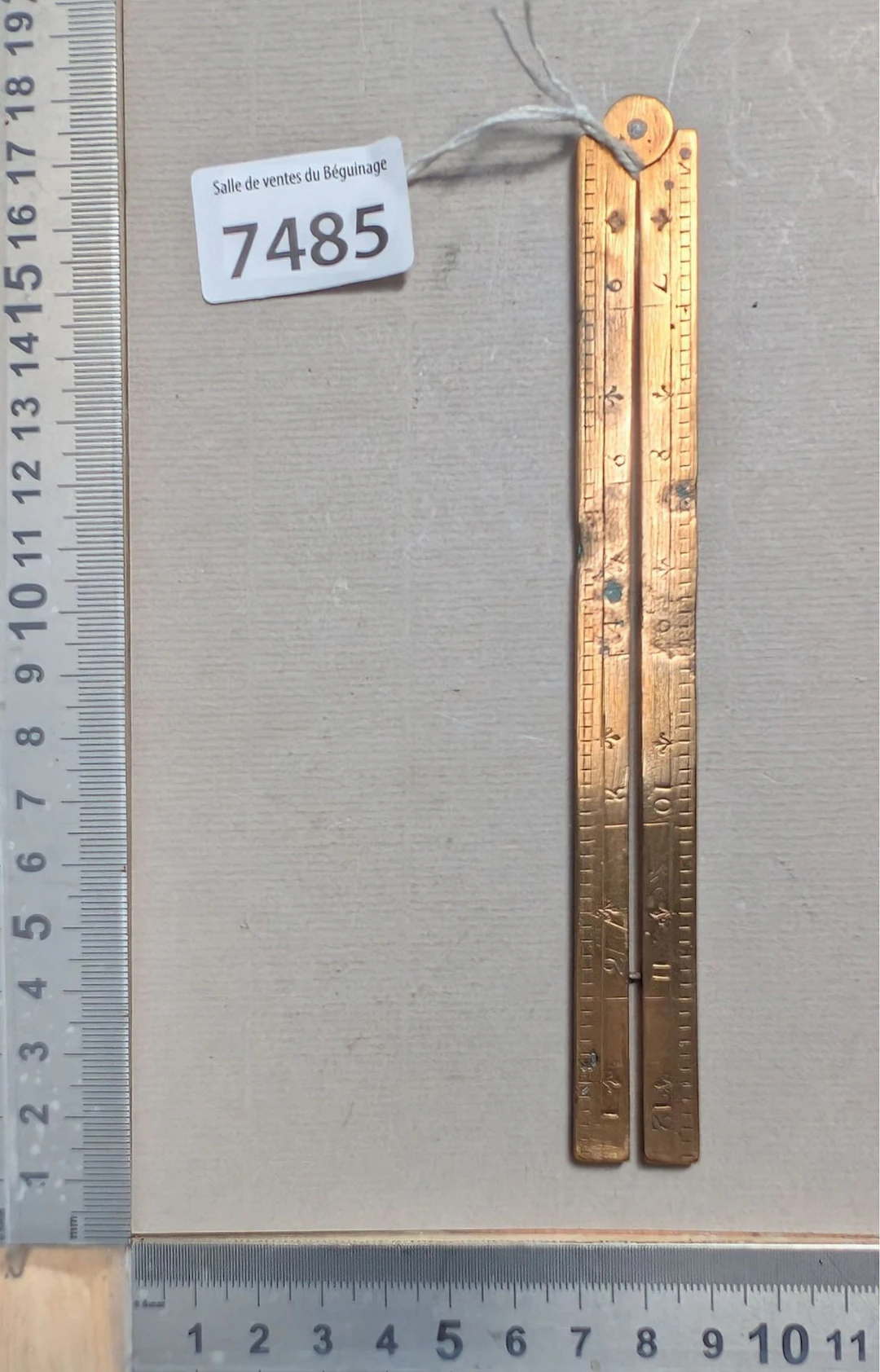 1 18th-century brass "King's Foot" - See photos for dimensions and condition