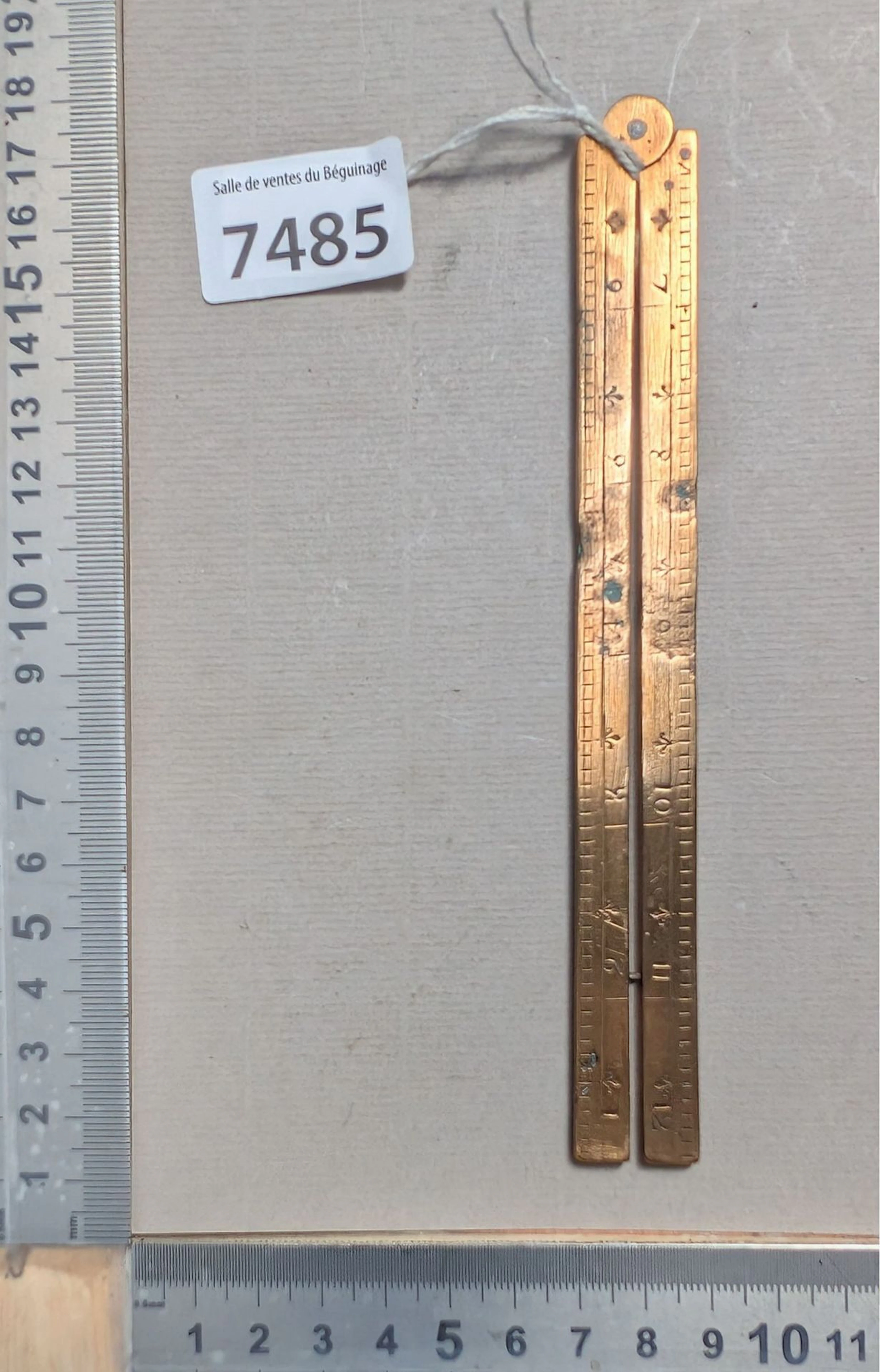 1 18th-century brass "King's Foot" - See photos for dimensions and condition
