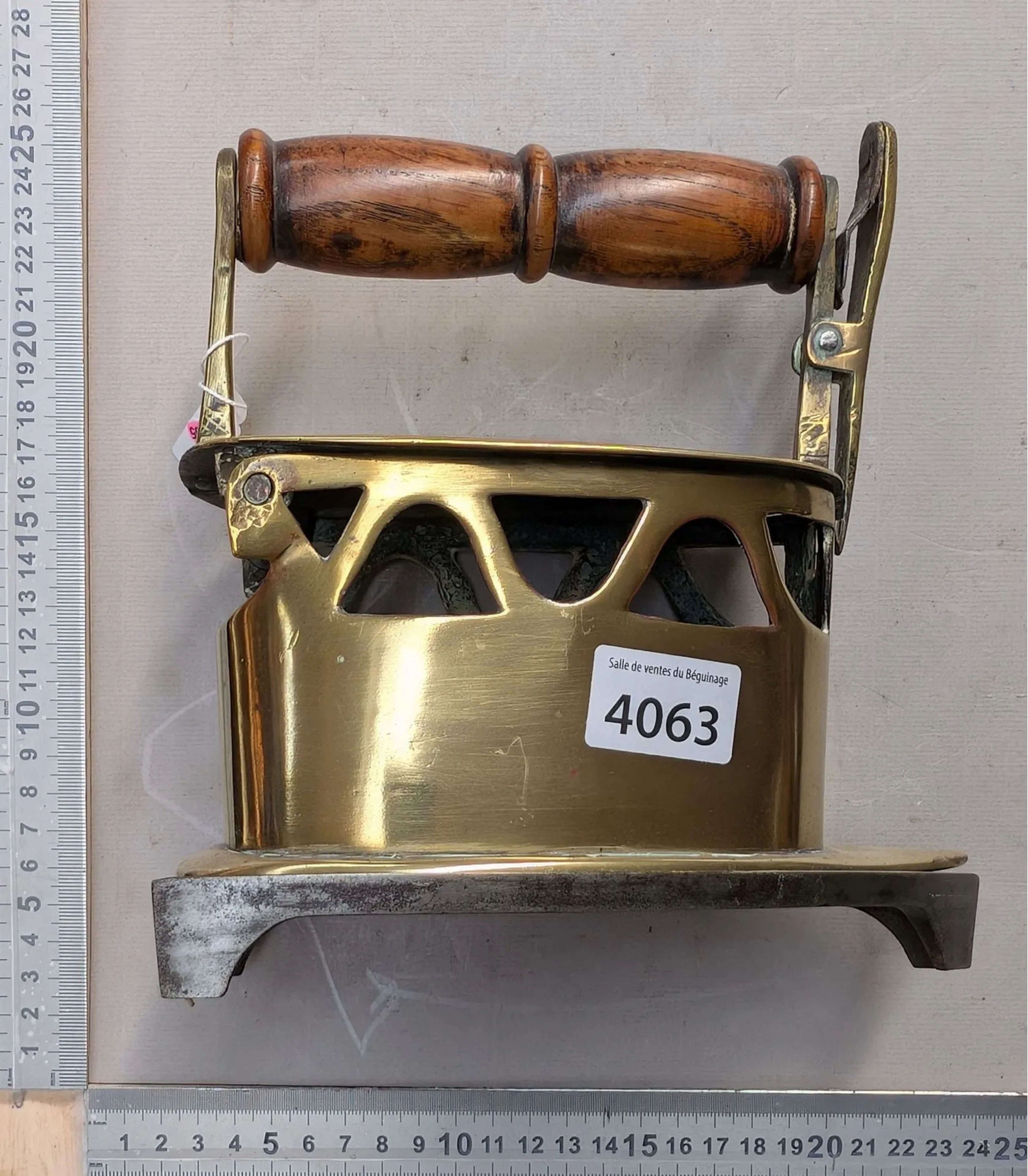 Vintage iron - See photos for dimensions and condition