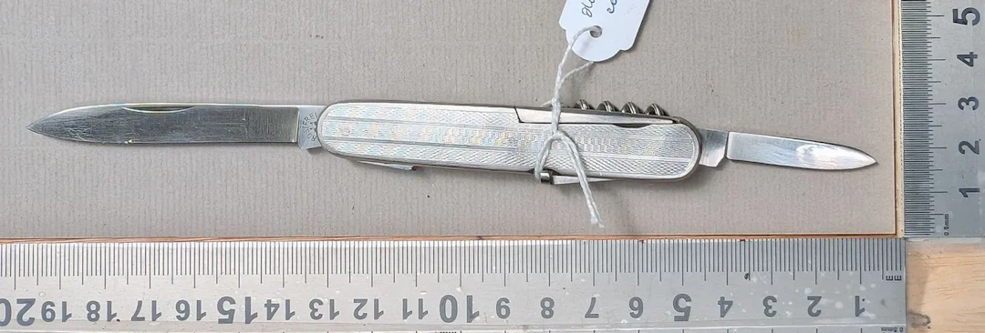 Antique pocket knife with 2 blades + 1 broken blade + 1 corkscrew