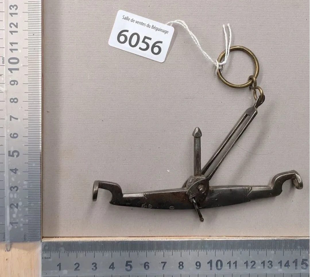 1 small 18th-century wrought-iron Roman beam scale—see photos for