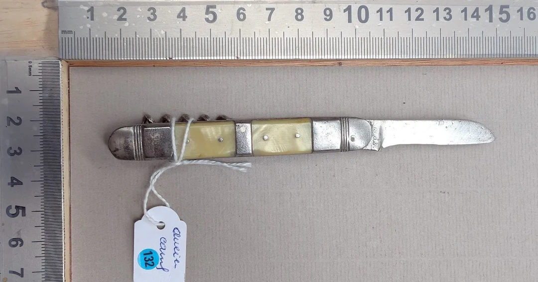 Antique pocket knife with 2 blades + corkscrew - See photos for dimensions