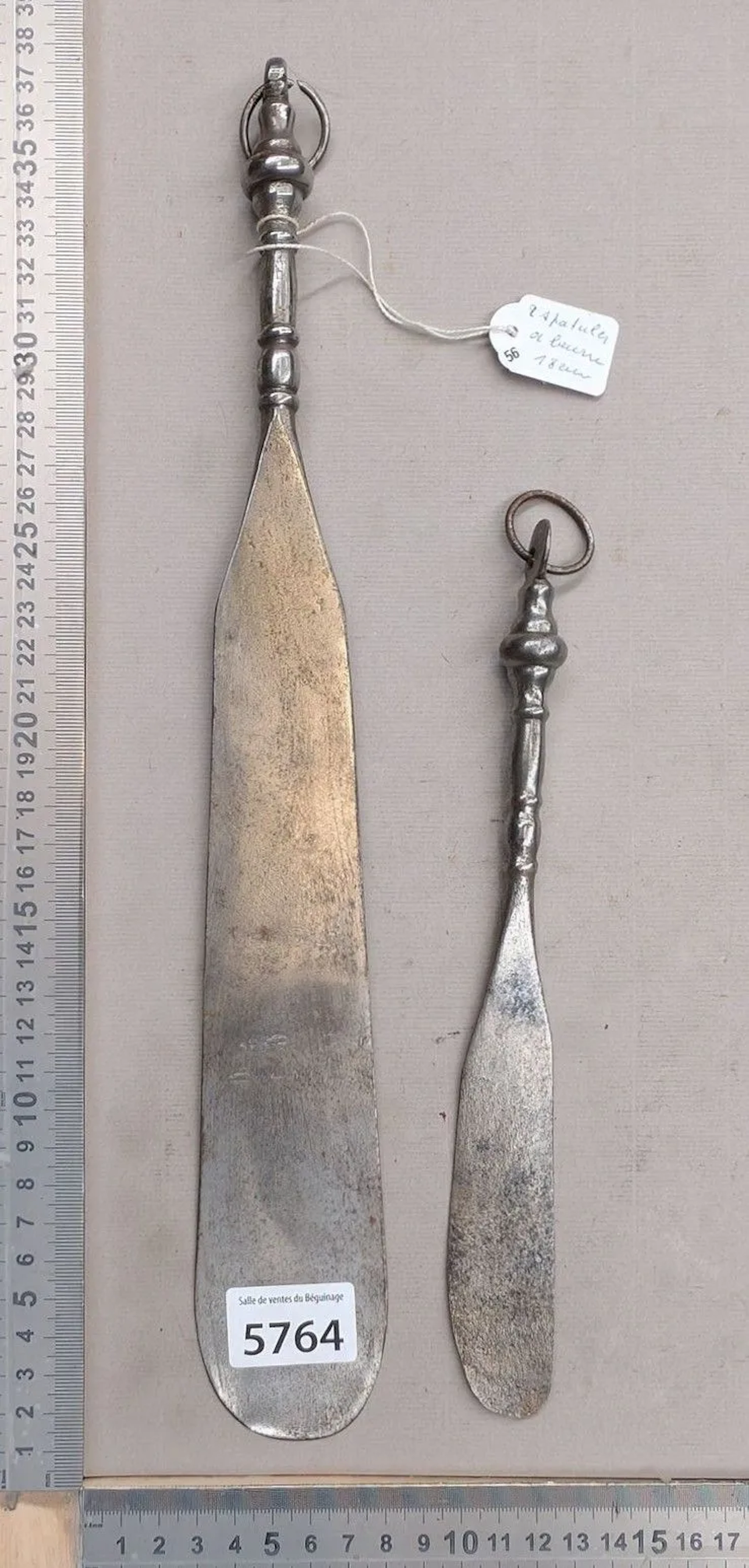 2 butter knives - See photos for dimensions and condition