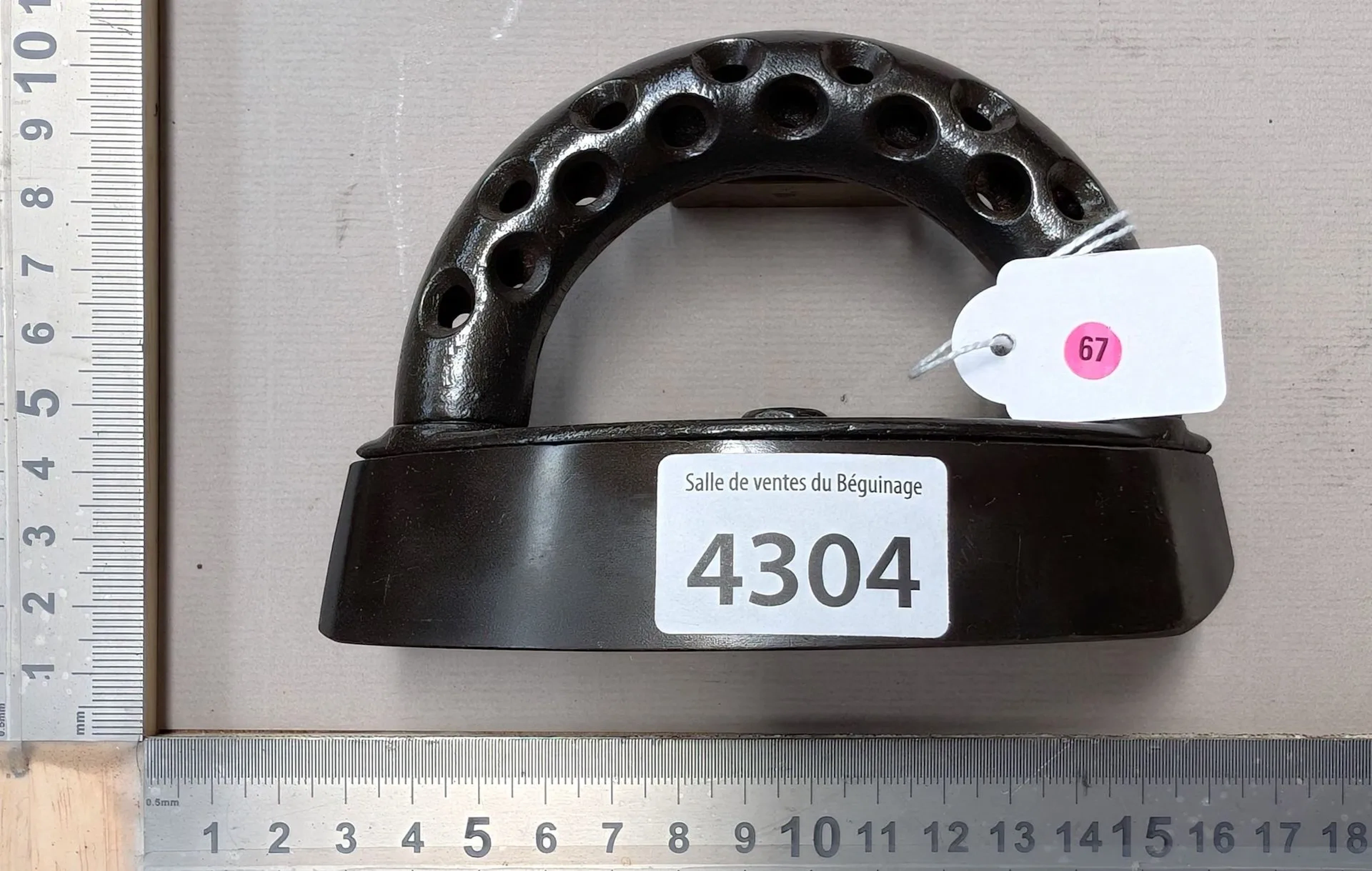 Antique iron - See photos for dimensions and condition