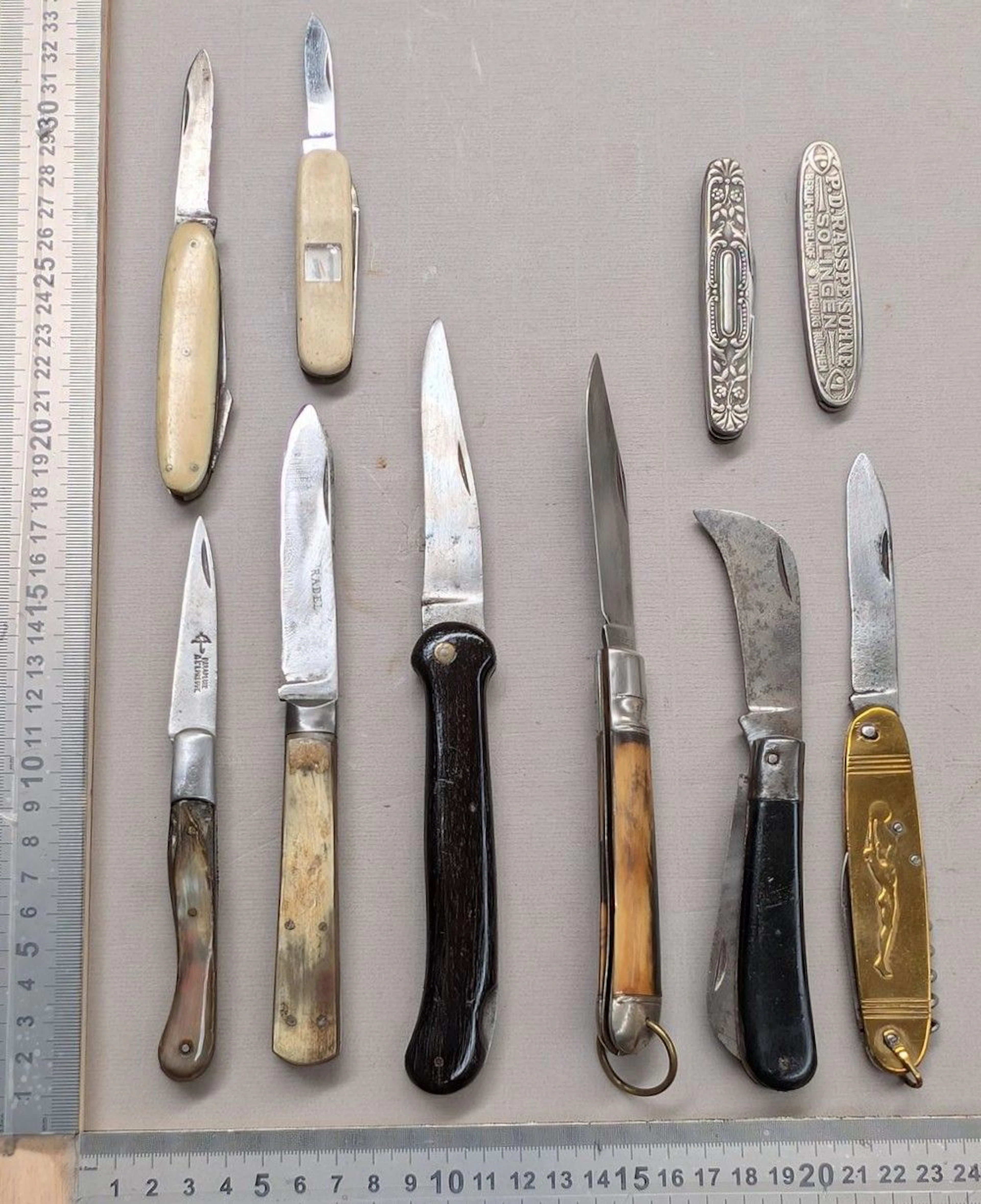 Set of antique knives or pocket knives—see photos for dimensions and condition