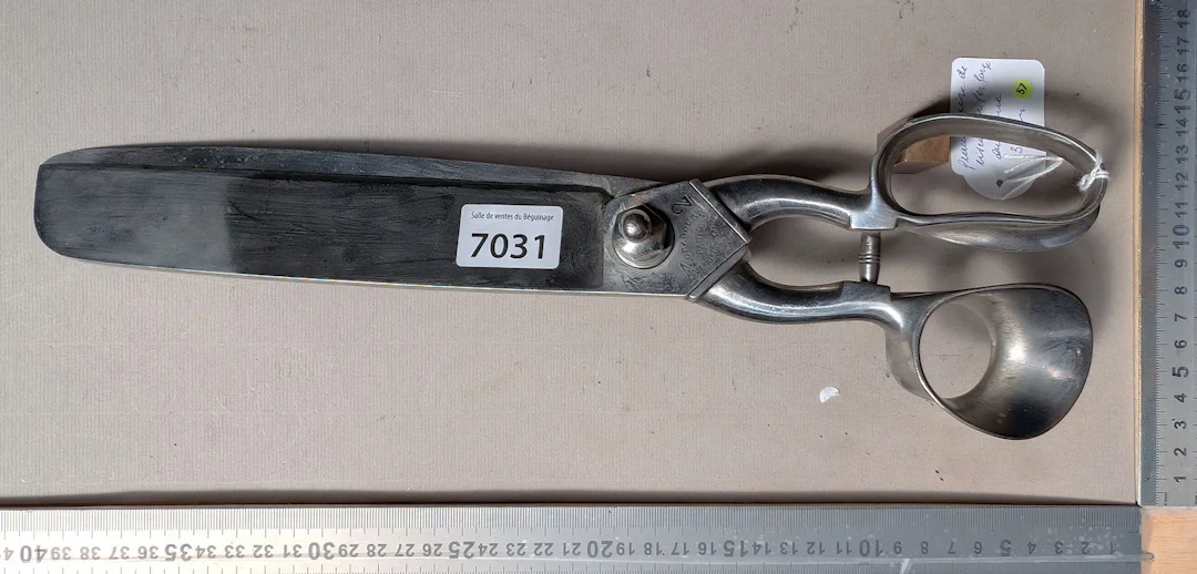 Large pair of wrought-iron scissors, A. LUNEVILLE, 18th century—see