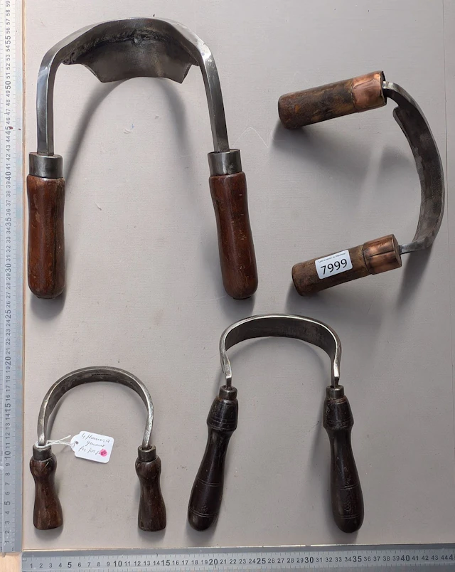 7 wrought-iron kneeling benches—see photos for dimensions and condition