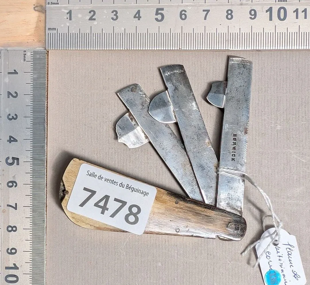 1 BORWICK 3-blade veterinary scalpel (horn + brass) - See photos for