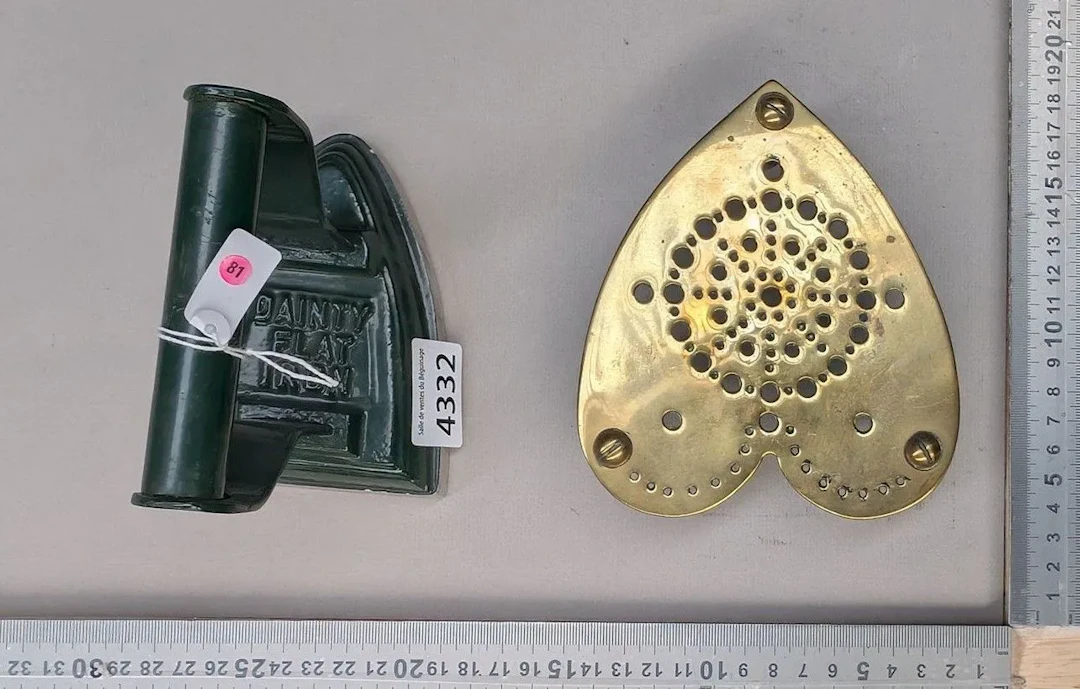 Antique iron - See photos for dimensions and condition