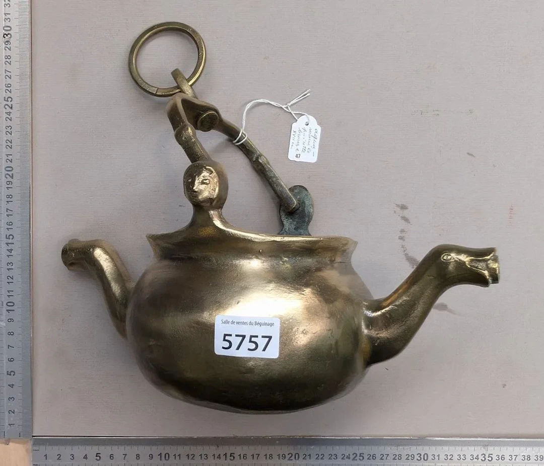 17th-century bronze aquamanile with two side spouts and a loop handle—see