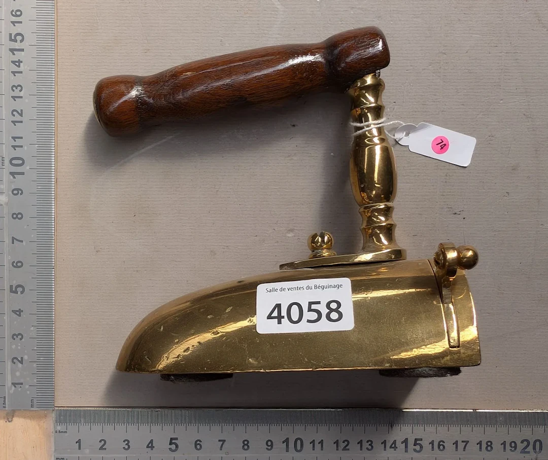 Vintage iron - See photos for dimensions and condition