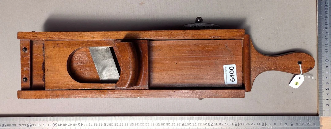 1 small antique wooden vegetable cutter - See photos for dimensions