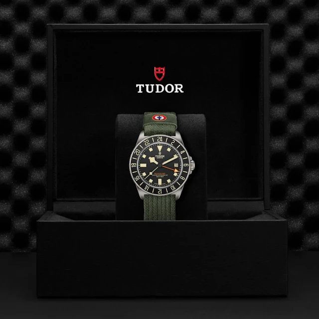 Tudor Pelagos Fxd Gmt 42mm Blk dial M2542G267NU-0002 Green Textile strap